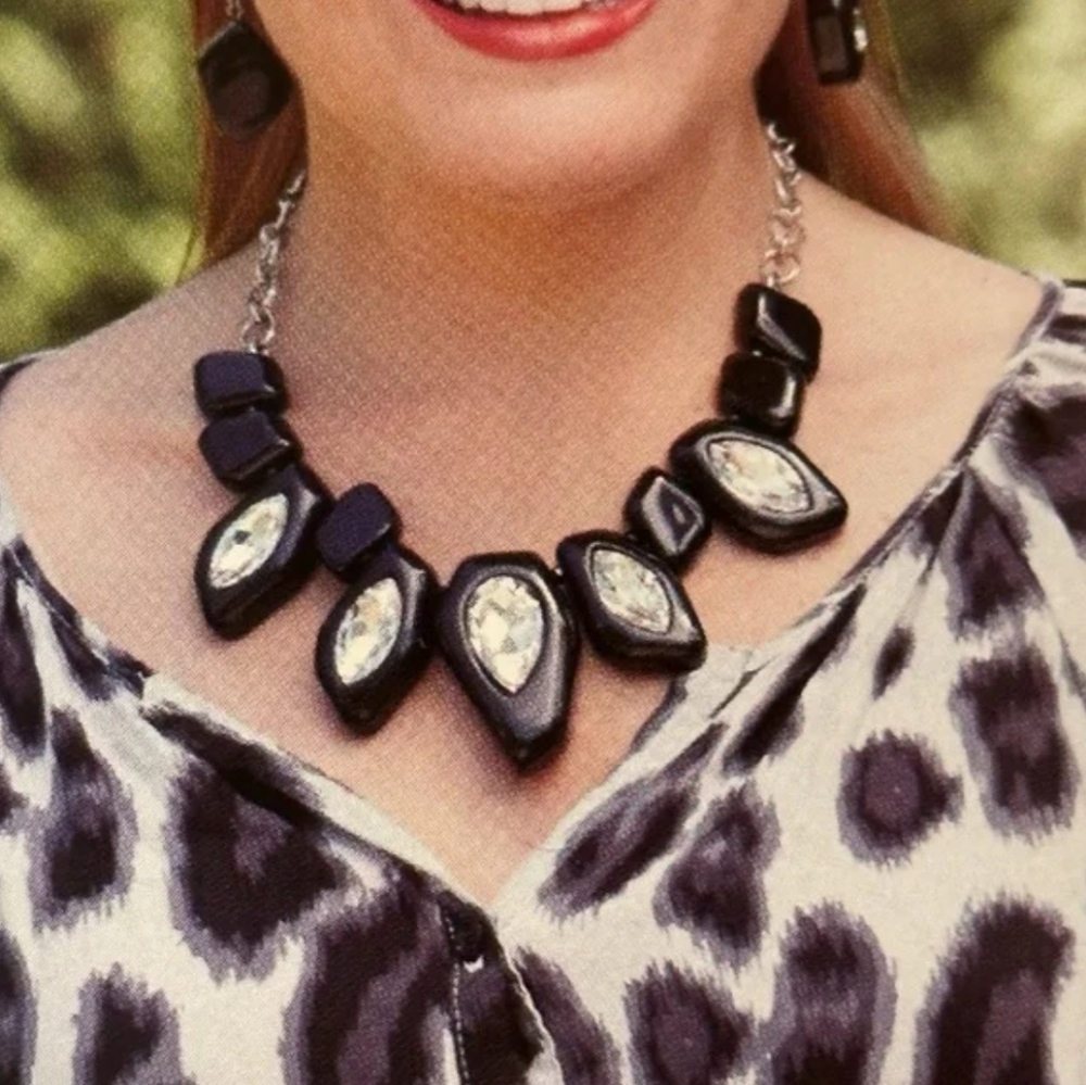 Vintage 1946 Black and Silver Necklace